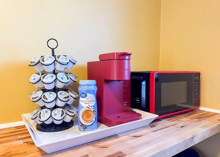Sleeps 4 Cozy 1 Bedroom With Comfy Queen Mattress Pittsburgh