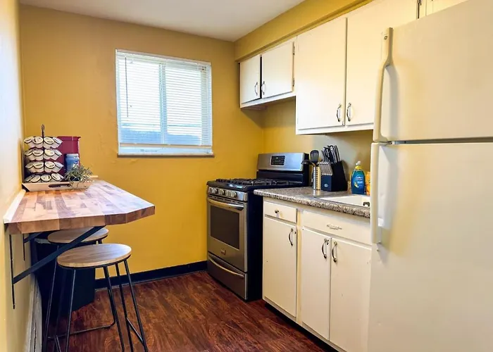 Sleeps 4 Cozy 1 Bedroom With Comfy Queen Mattress * Pittsburgh